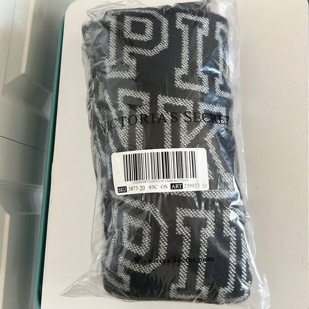 Victoria’s Secret Pink blanket fringe wrap/scarf, never opened